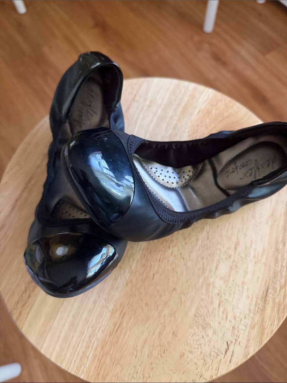 Dexflex confort Black Patent Cap-Toe Ballet Flats - Picture 2 of 2
